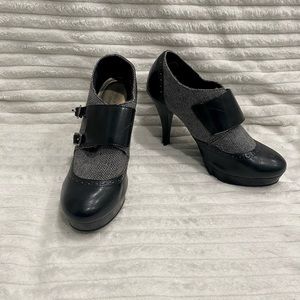 Dexflex Tweed Saddle Shoe Heels Size 7 - Grey/Black